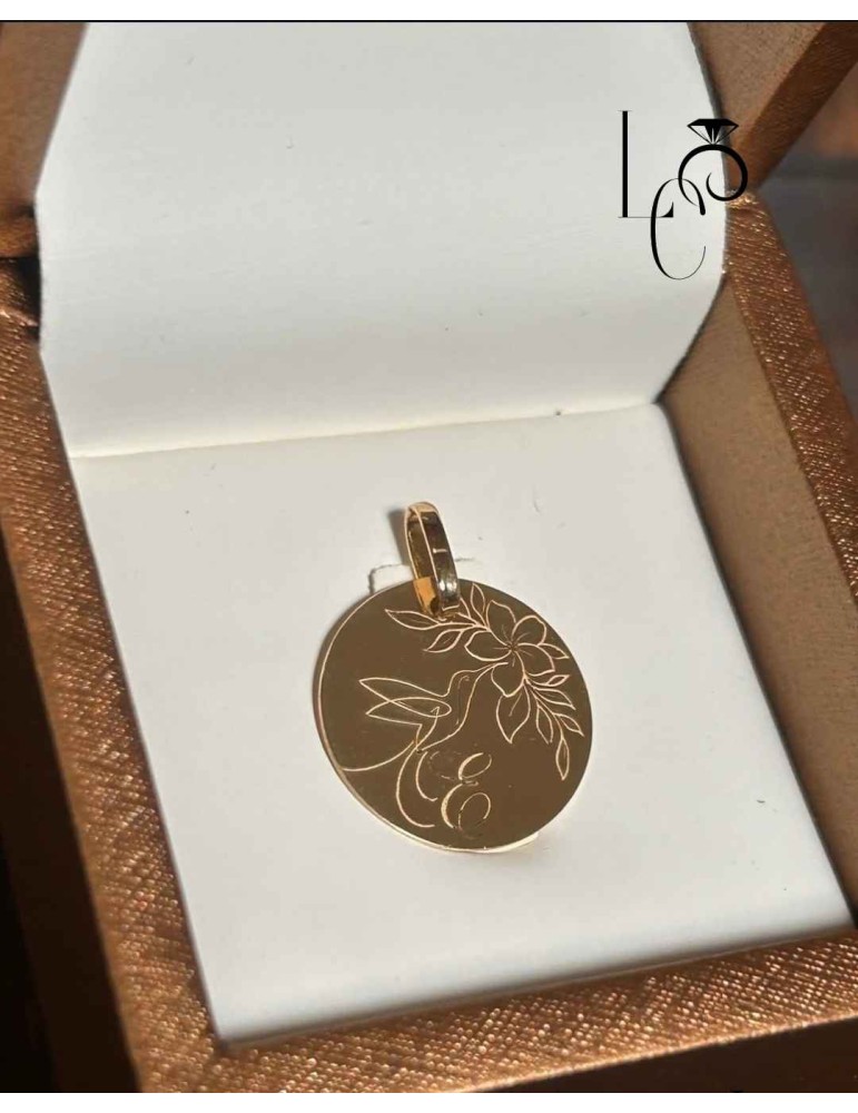Médaille en Or jaune gravée à la main– création personnalisée